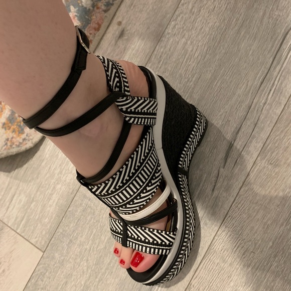 Authentic beautiful Hermes wedge sandals. Very unique and comfy! *pre-owned - Picture 3 of 9